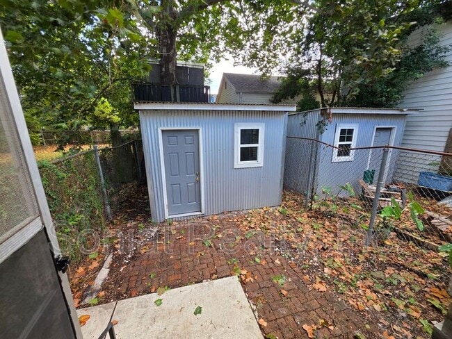 Building Photo - 914 N Dorgenois St