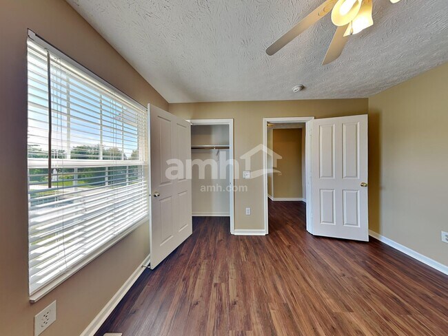 Building Photo - 12700 Hearthstone Dr