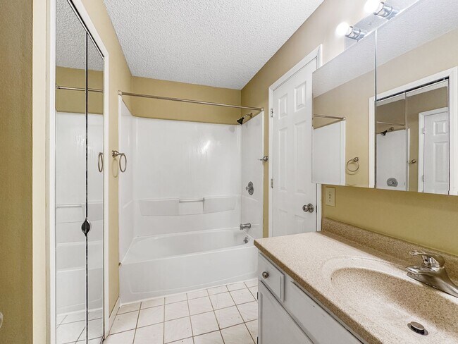 Building Photo - 15630 26th Ave N