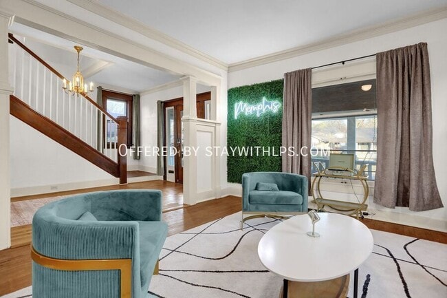 Building Photo - 397 Angelus St