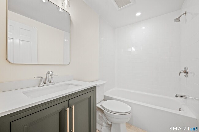 Building Photo - 22 Carrona Dr