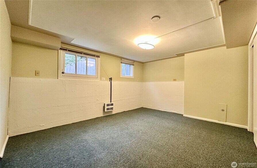 Building Photo - 112 Wells Ave S