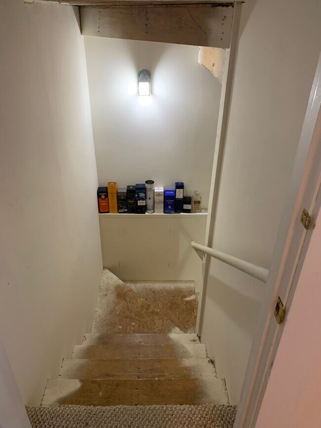 Building Photo - Spacious 3 bed/3 bath Home near Switchyard Park!