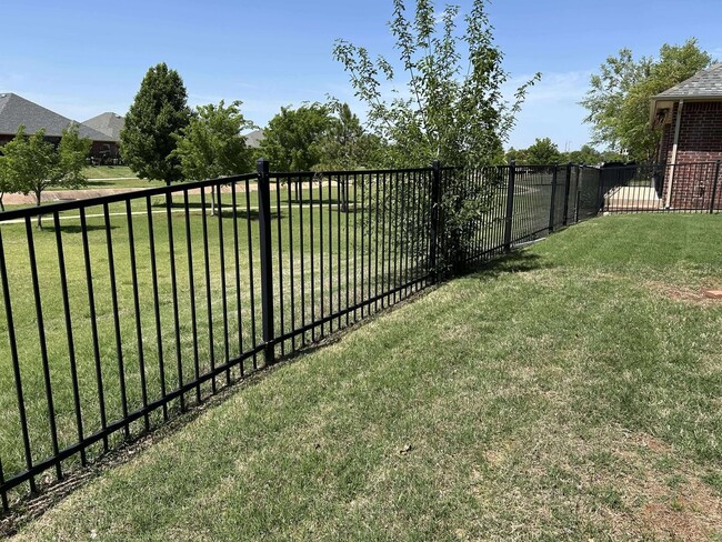 Building Photo - Elegant Living in the Heart of OKC – Impec...