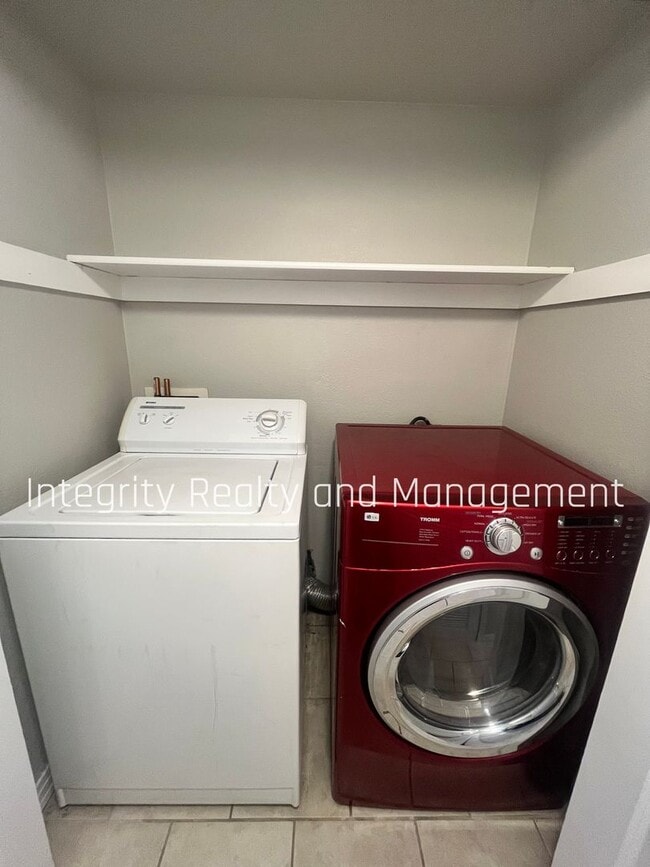 Building Photo - 4001 E 16th Ave