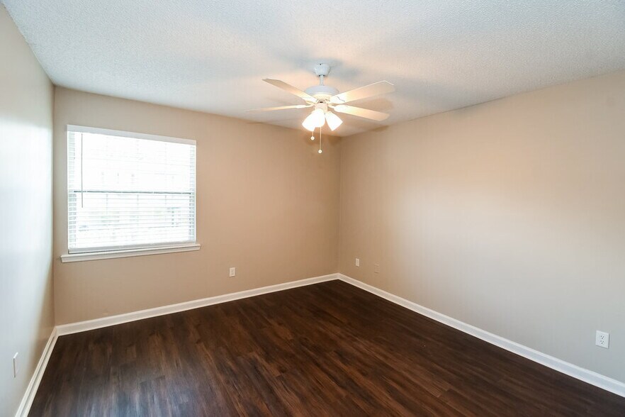 Building Photo - 8217 Glasgow Ct