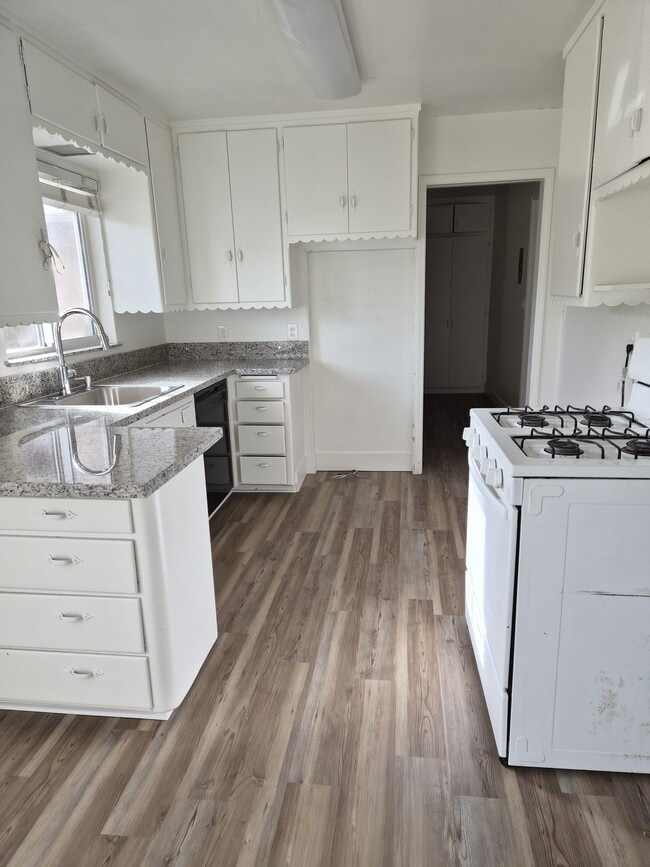 Building Photo - 1949 14th Ave