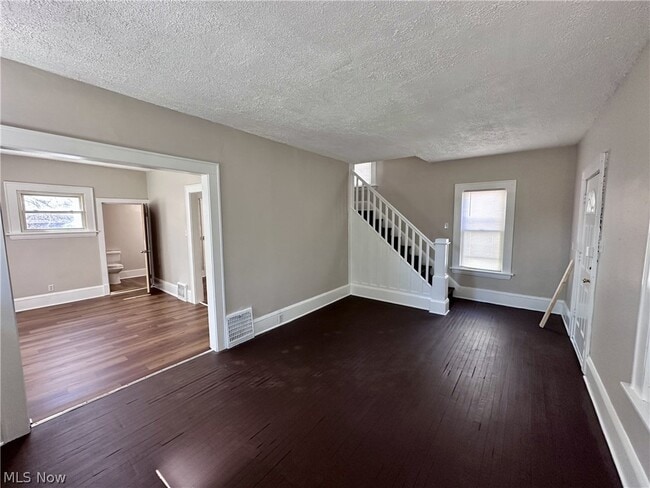 Building Photo - 484 Homer Ave