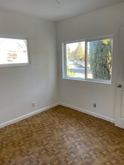 Main floor bedroom east looking - 1101 Newell St