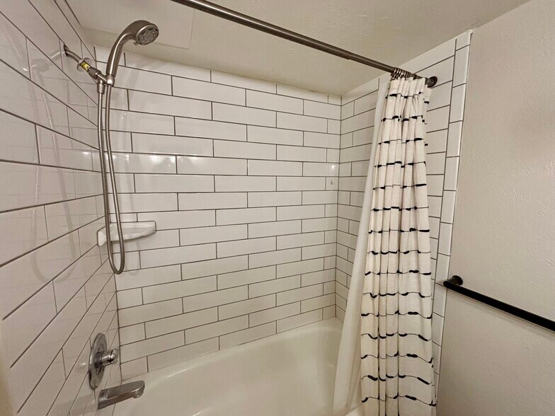 Bathroom - 1111 Ash St