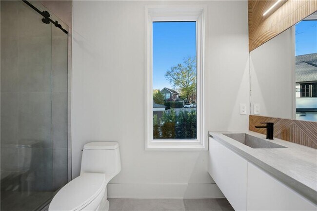 Building Photo - 1033 Reeder Cir NE