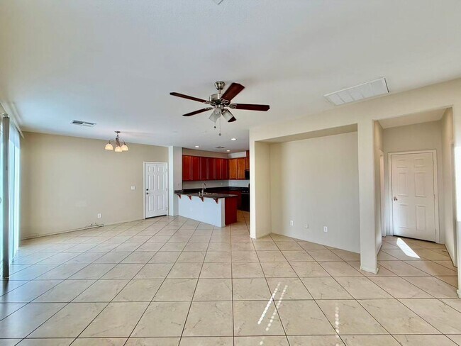 Building Photo - Beautiful 5 bedroom House