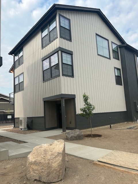 Building Photo - 1370 SW Obsidian Ave