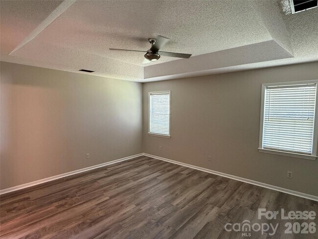 Building Photo - 4370 Fellows Ln