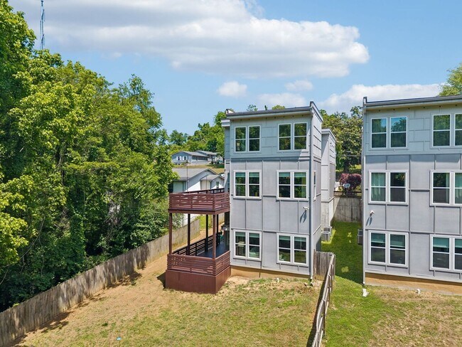 Building Photo - Secret Oasis in East Nashville - FOR LEASE