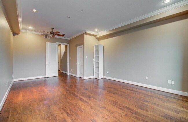 Building Photo - 510 Lovett Blvd