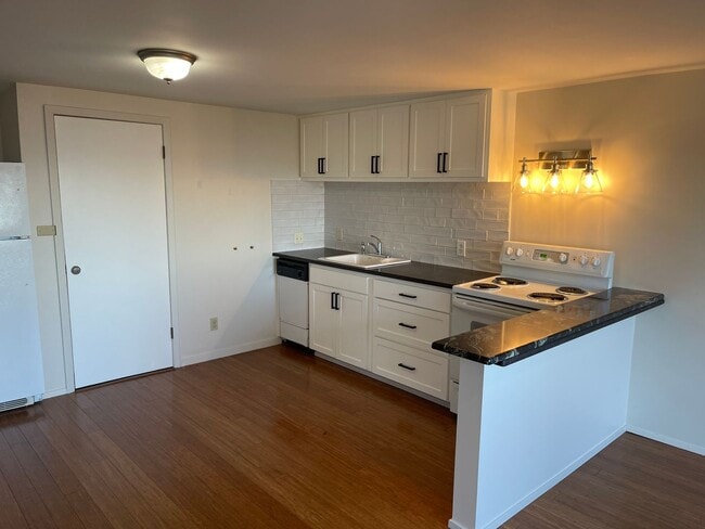 Building Photo - Sound View MIL Apartment