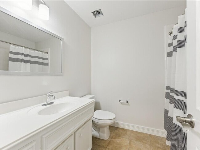 Building Photo - 11404 Island Manor St