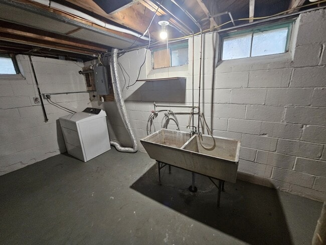 Building Photo - 24630 Alberton Rd