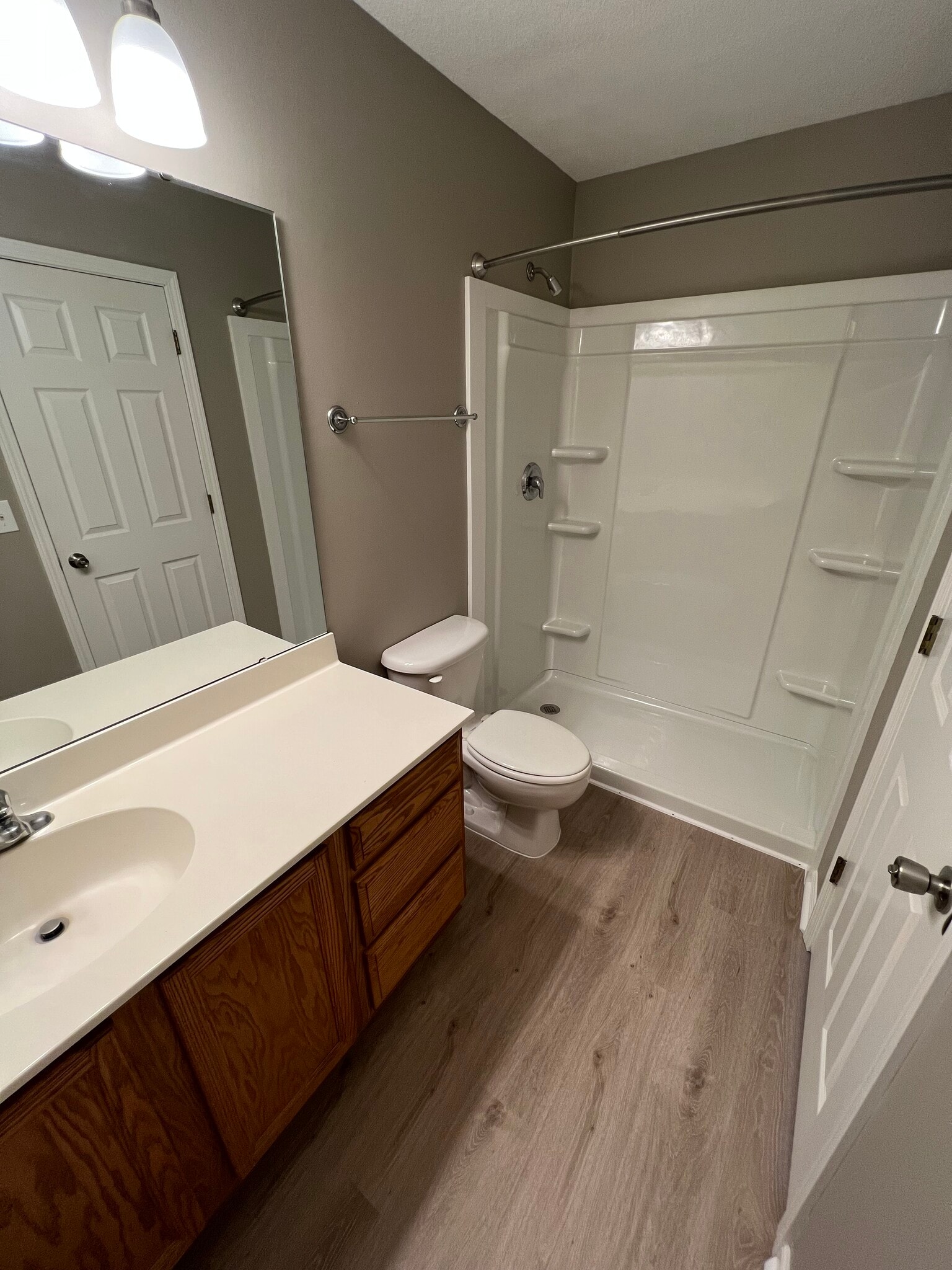 Main Bedroom Bath - 2A Circleview Dr