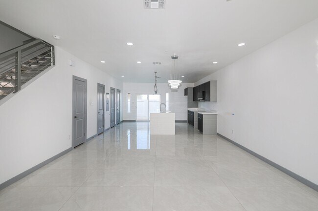 Building Photo - 1011 Emerald Valley Dr