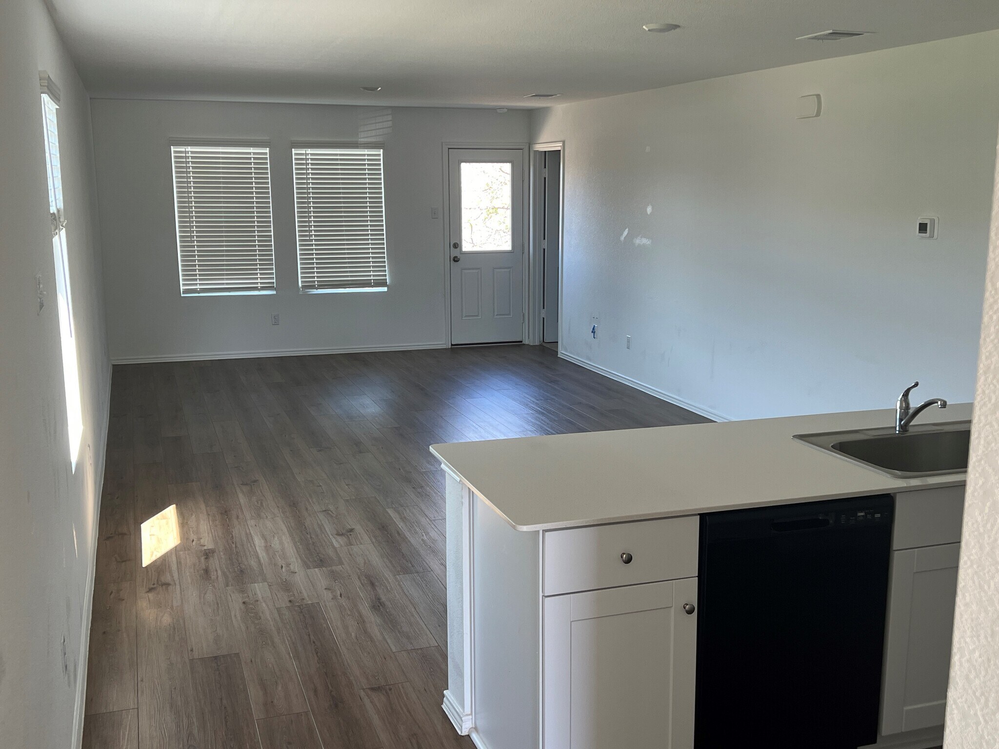 Building Photo - 427 Gabbro Gdns