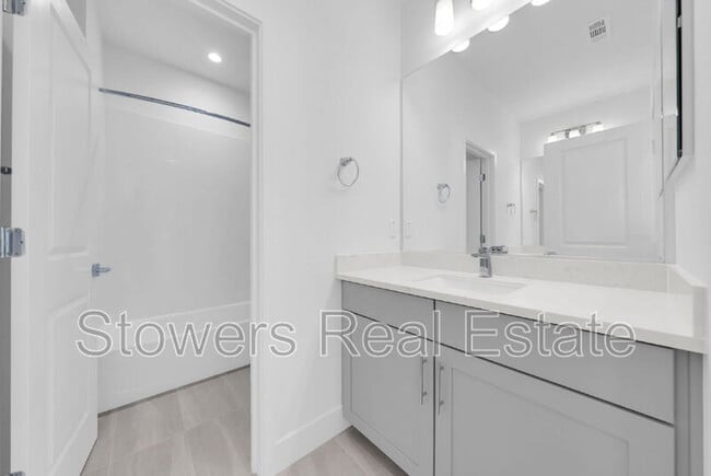 Building Photo - 3001 Ivory Ter