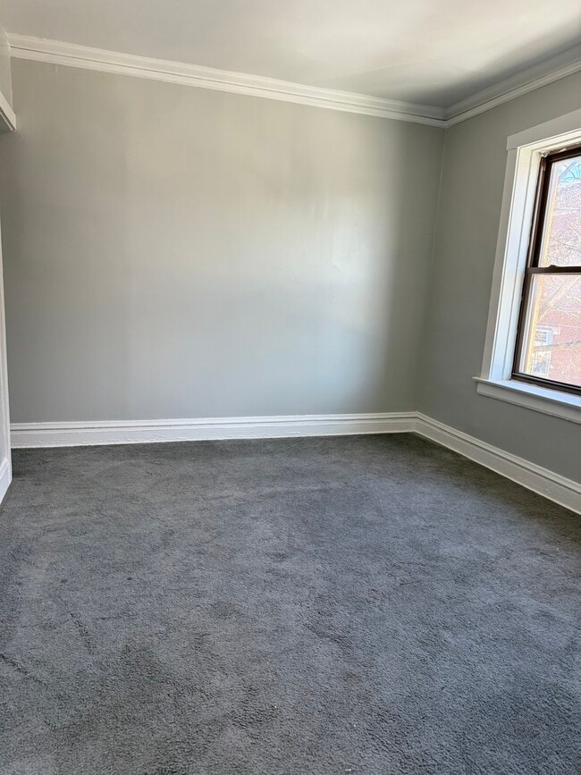 Building Photo - 2537 W 63rd St