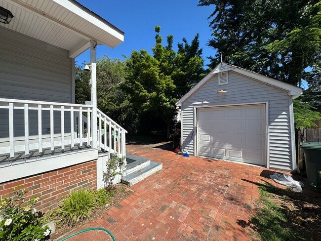 Building Photo - Charming 4-Bedroom Home in the Heart of Co...