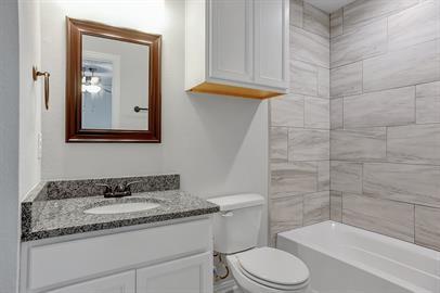 Building Photo - 243 W Forest Ave