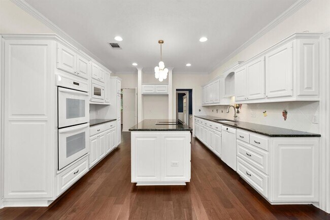 Building Photo - 6002 Ascot Cove