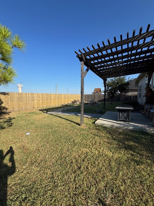 Building Photo - 401 Hyltin St