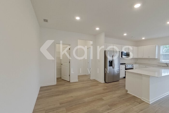 Building Photo - 114 Silver Maple Ln