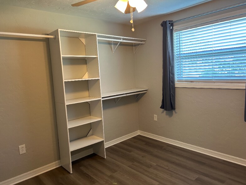 Building Photo - 1431 SE 42nd Pl