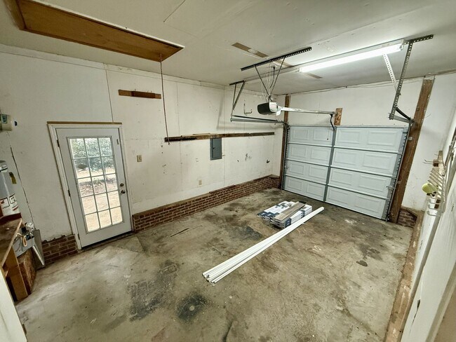 Building Photo - 1024 Laurens Way