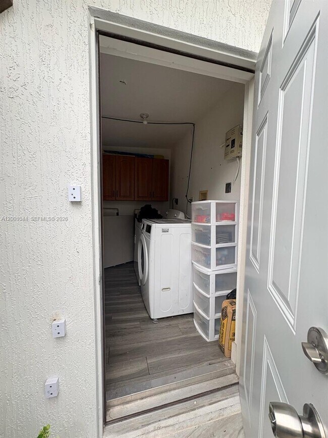 Building Photo - 314 SW 10th Ave