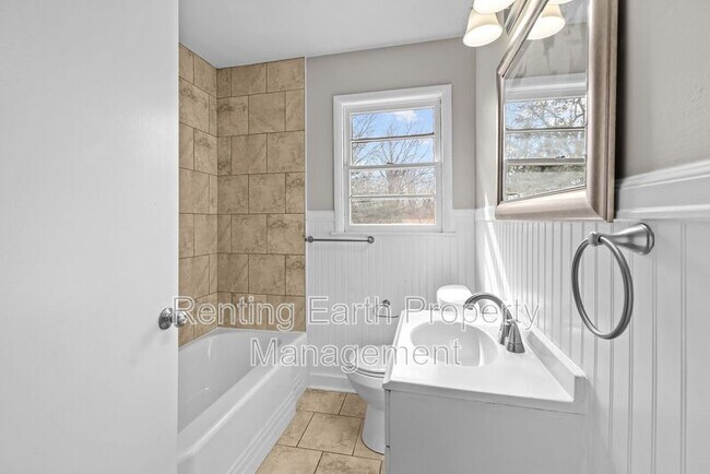 Building Photo - 1321 5 Mile Rd