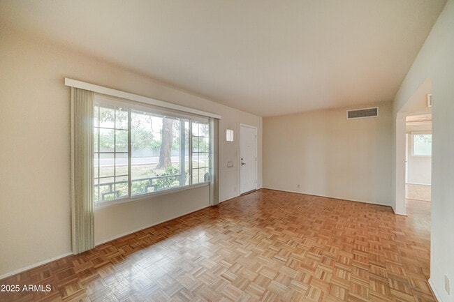 Building Photo - 3033 E Campbell Ave