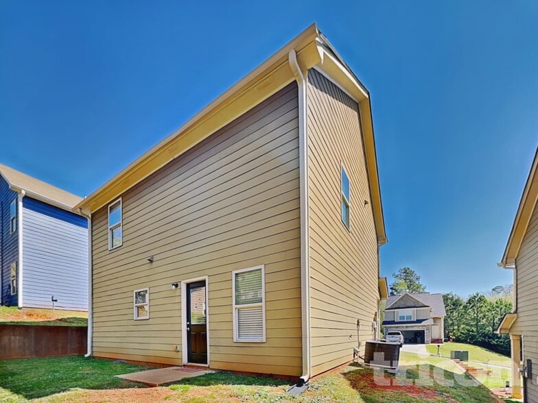 Building Photo - 17 Carriage Hls Dr SE