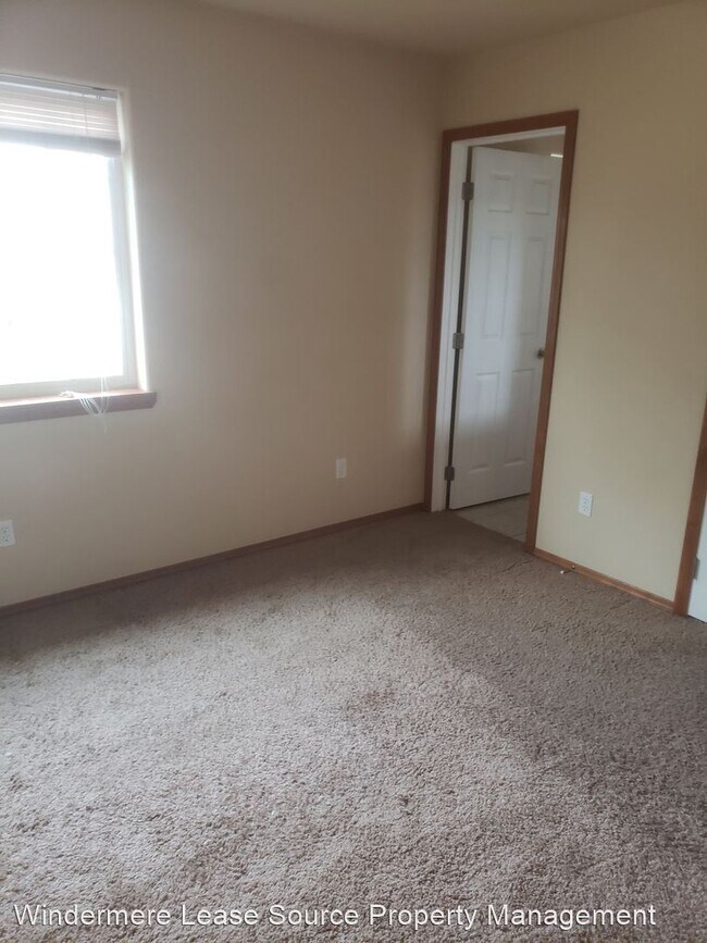Building Photo - 3 br, 2 bath House - 513 S Garfield Duplex