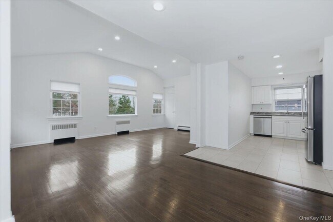 Building Photo - 98 Nassau Rd