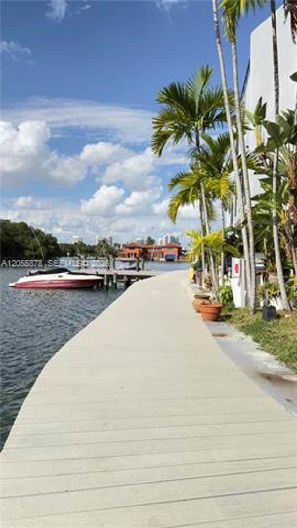 Building Photo - 456 Poinciana Island Dr