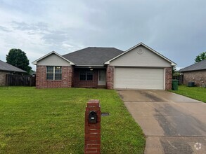 Building Photo - 3 Bed 2 Bath Home