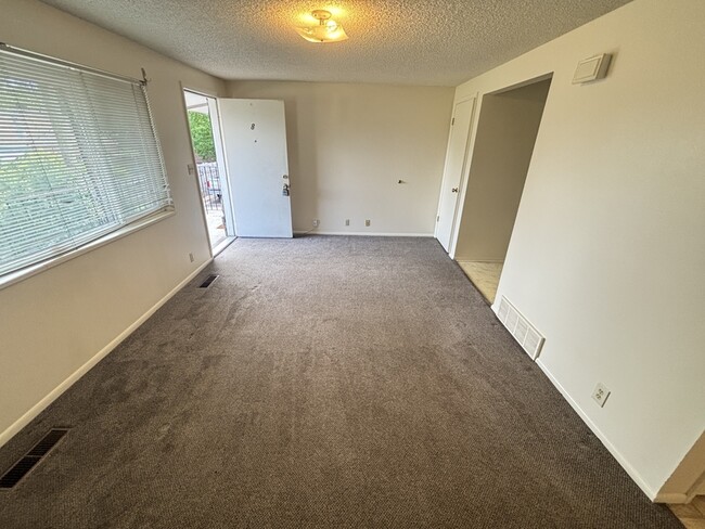 Building Photo - 258 N 400 W