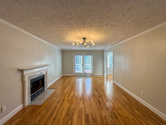 Building Photo - Charming 4 Bed, 2.5 Bath Home in King's Grant