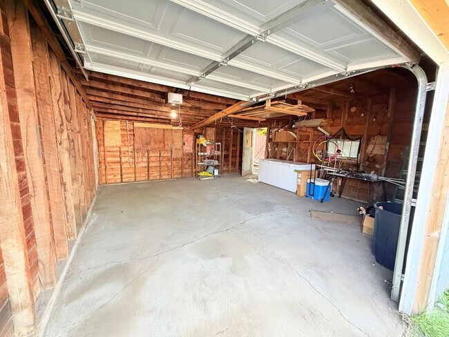 Building Photo - 1715 3rd Ave S