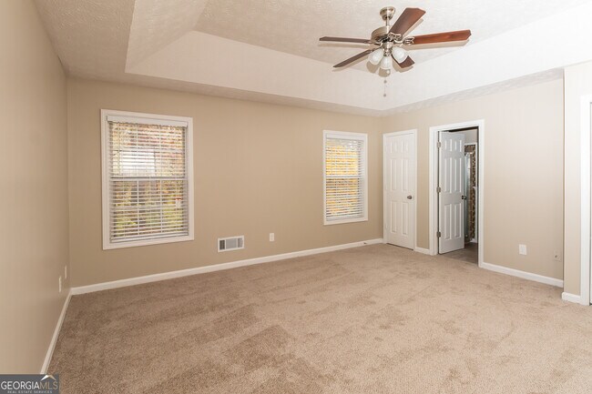 Building Photo - 127 Kingswood Dr