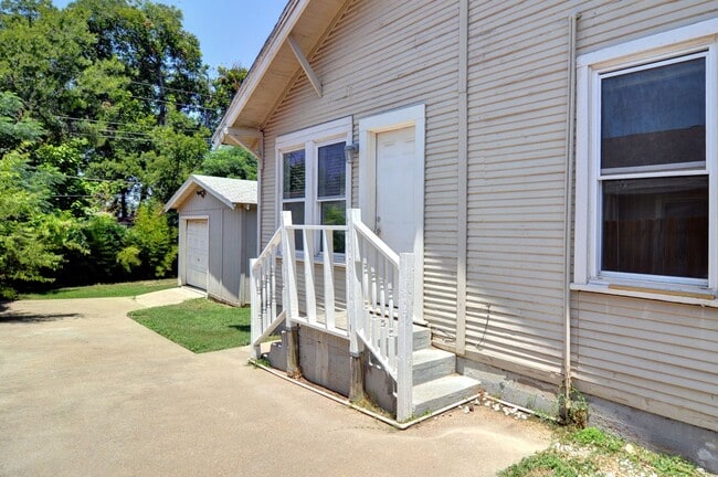 Building Photo - 2 Bedroom Bungalow - COMING SOON.
