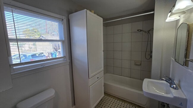 Building Photo - 323 Claremont Ave