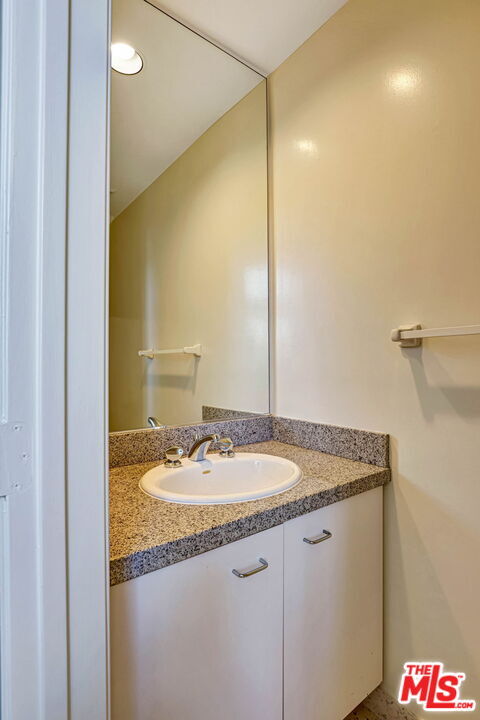 Building Photo - 811 21st St